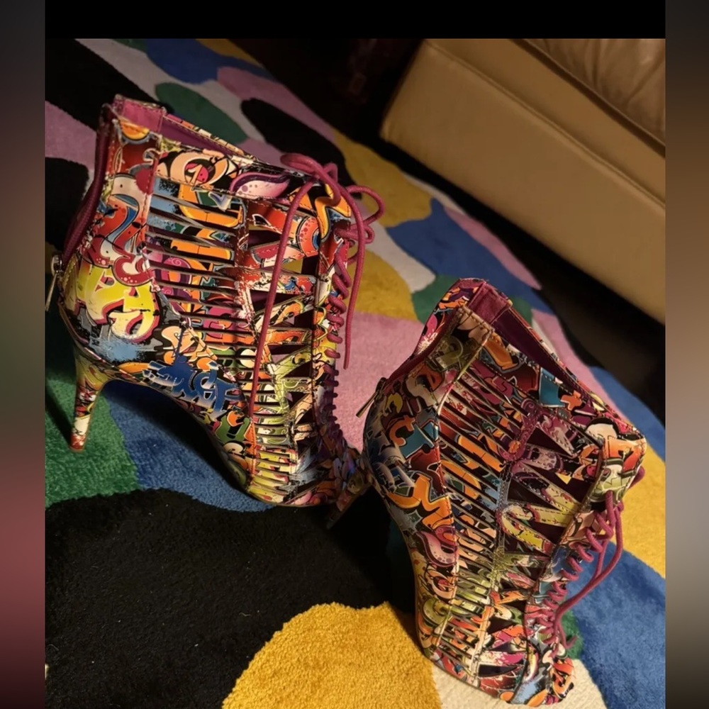 Anne Michelle Graffiti Heels! Size 11!